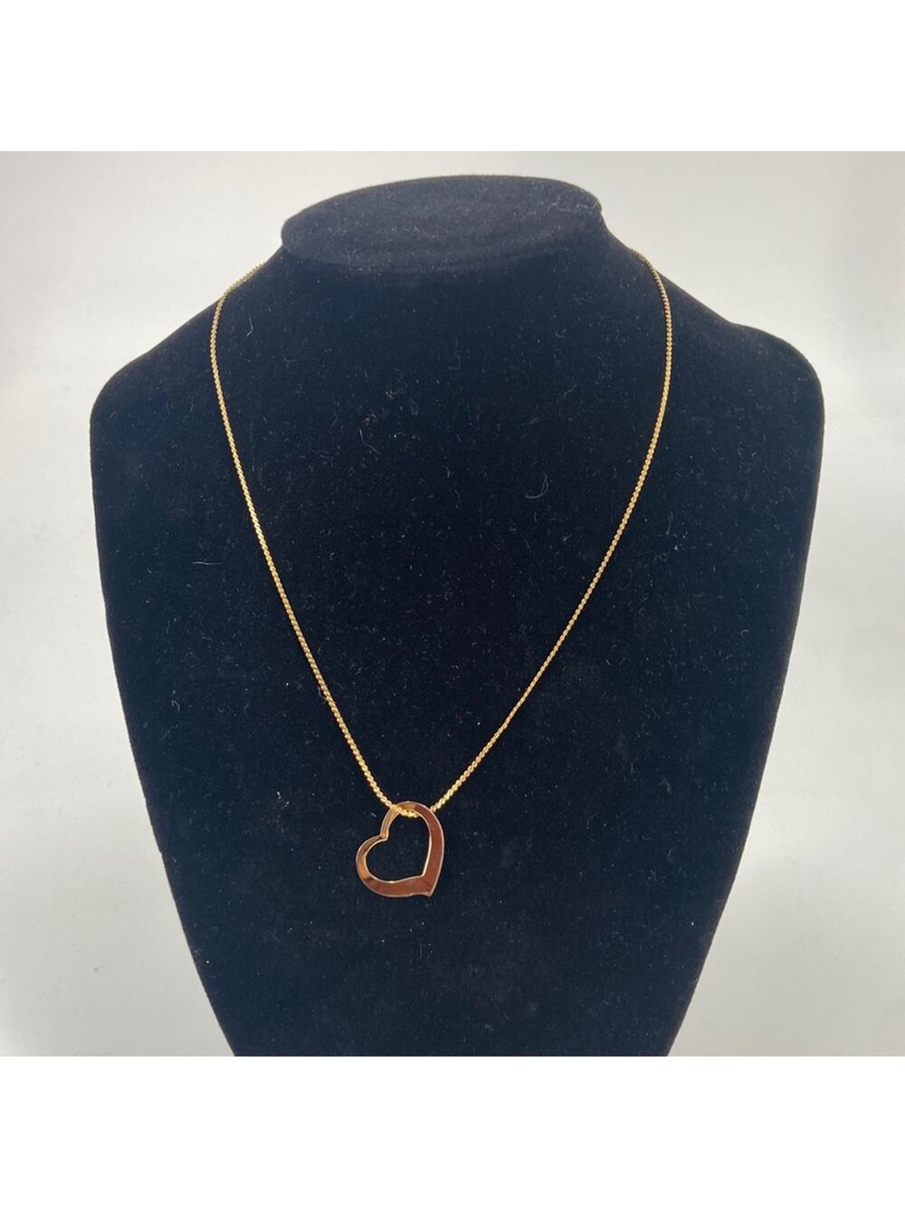 Vintage gold tone heart necklace
